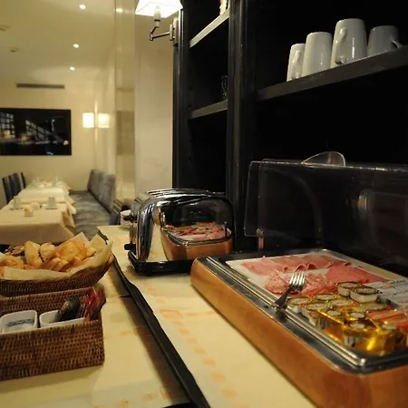 Hotel Magda Champs Elysées Parigi