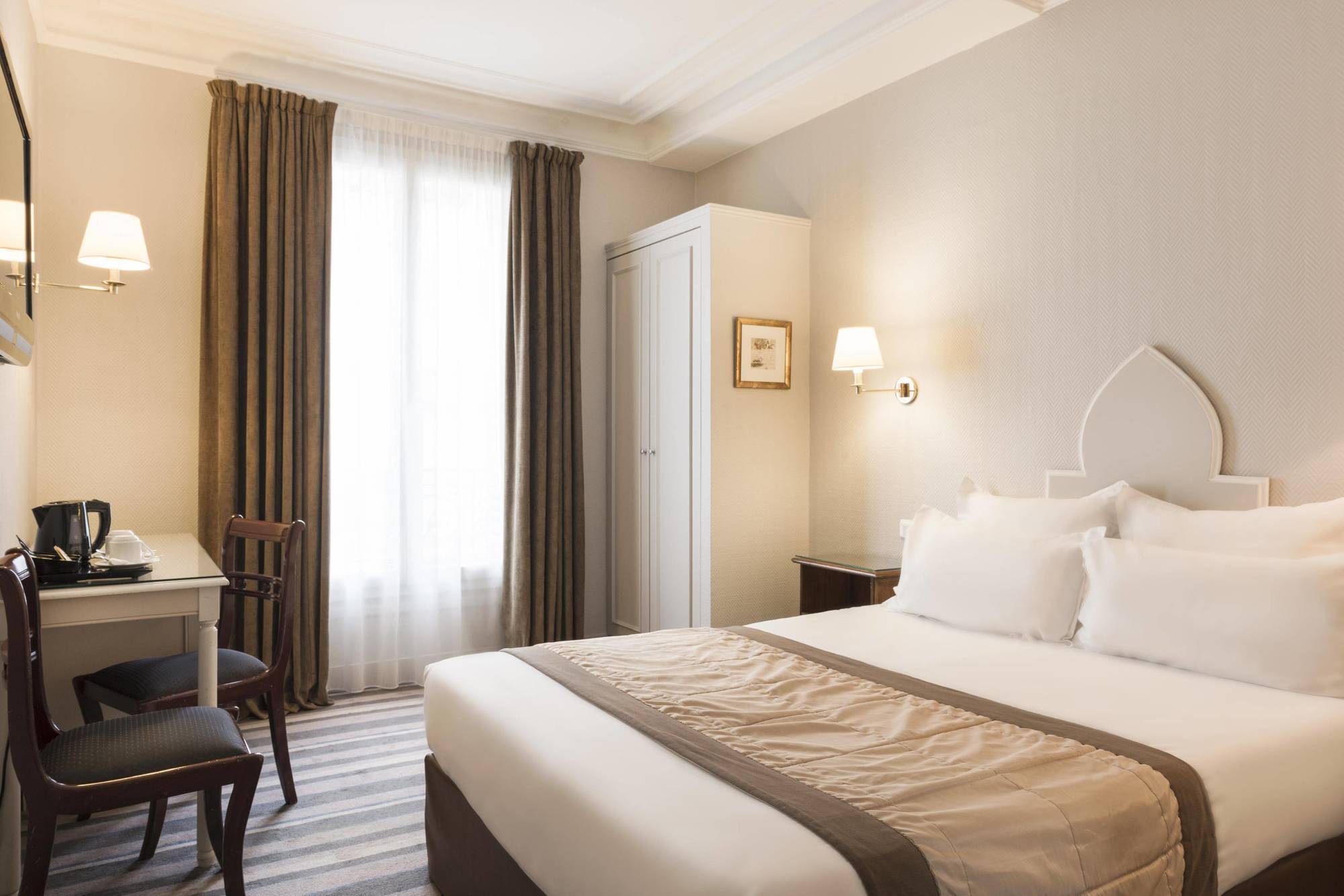 Magda Champs Elysées Parigi